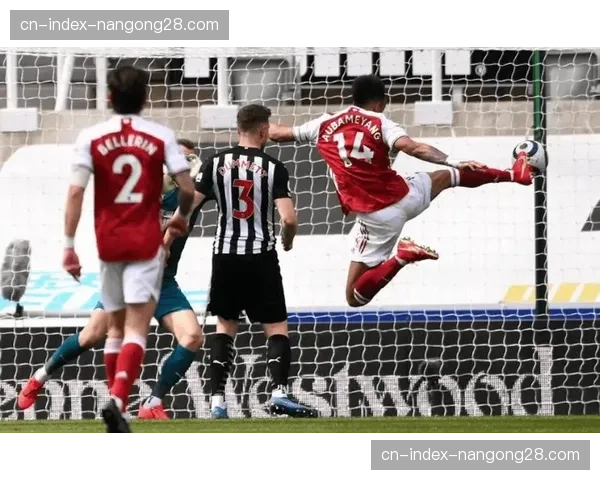 从医院到球场:科隆后卫克服重伤,时隔八个月后重返赛场 从医院到球场:科隆后卫克服重伤,时隔八个月后重返赛场